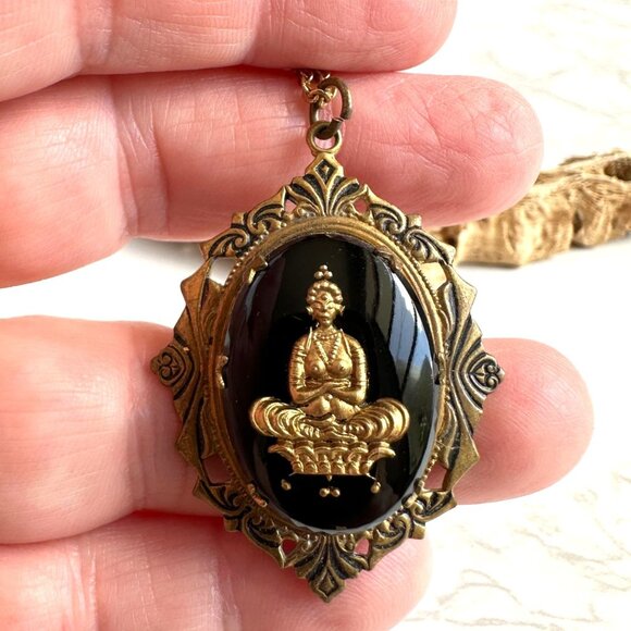 Vintage Intaglio Glass Guanyin Pendant Necklace Black & Gold Reverse Carved - Picture 6 of 7